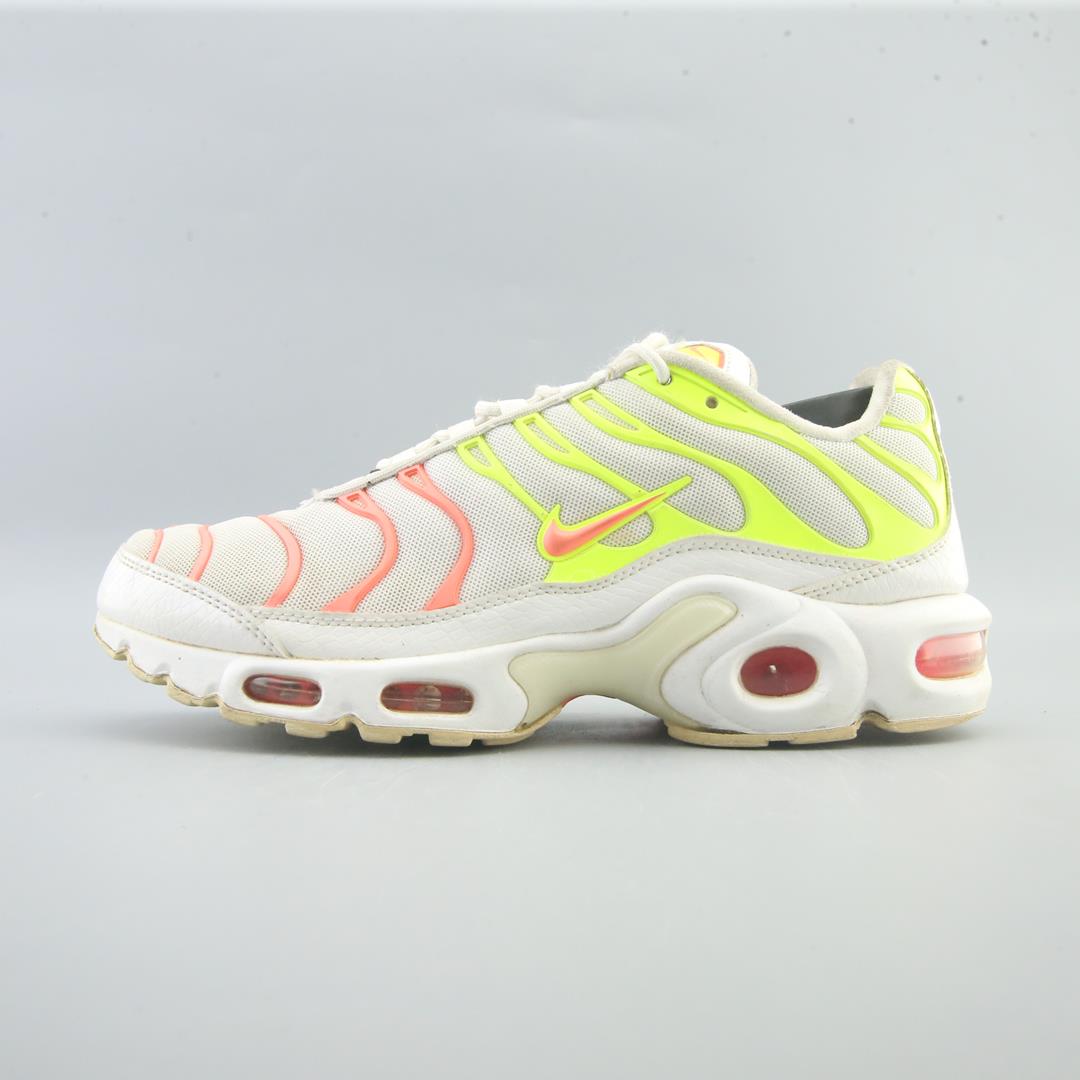 NIKE AIR MAX PLUS