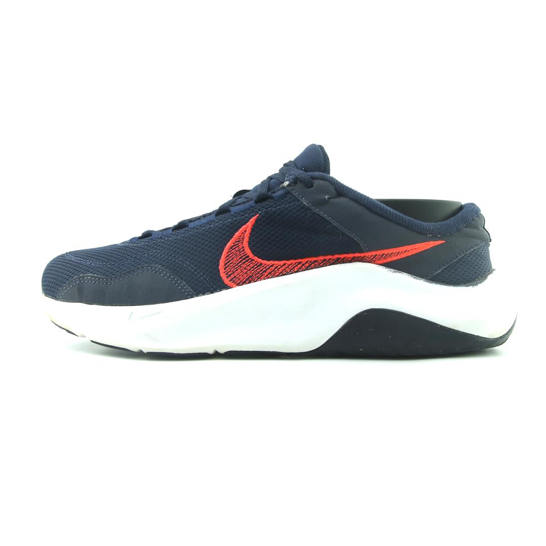 NIKE LEGEND ESSENTIAL 3