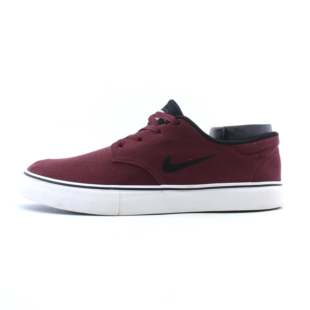 NIKE SB CLUTCH
