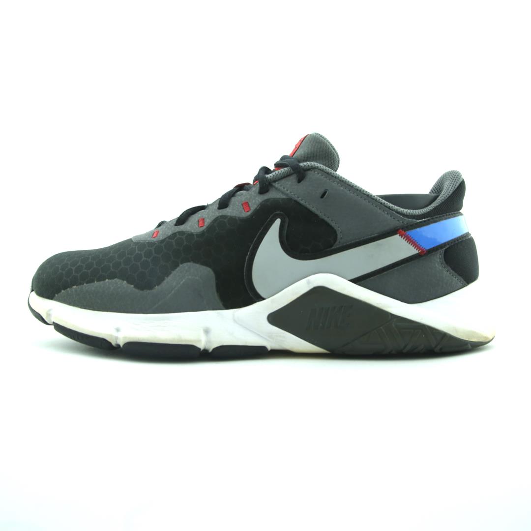 NIKE LEGEND ESSENTIAL 2