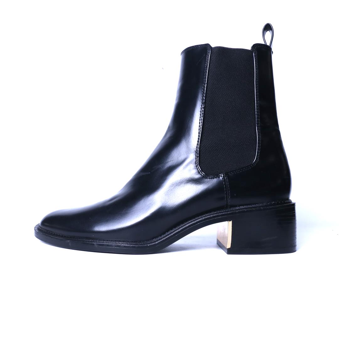 ZARA. .