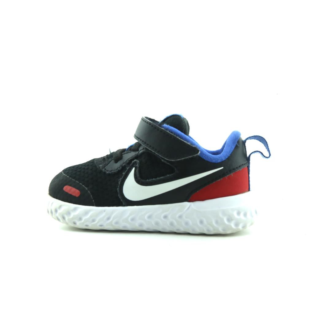 NIKE REVOLUTION 5