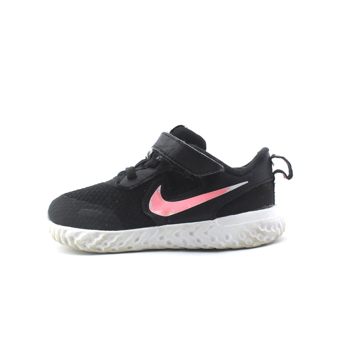 NIKE REVOLUTION 5
