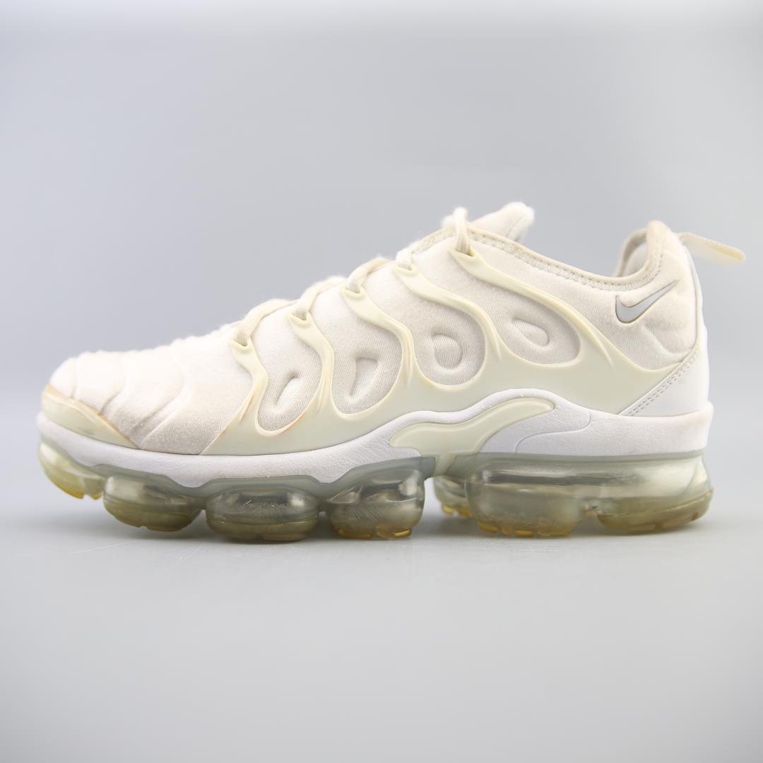 NIKE AIR VAPORMAX PLUS