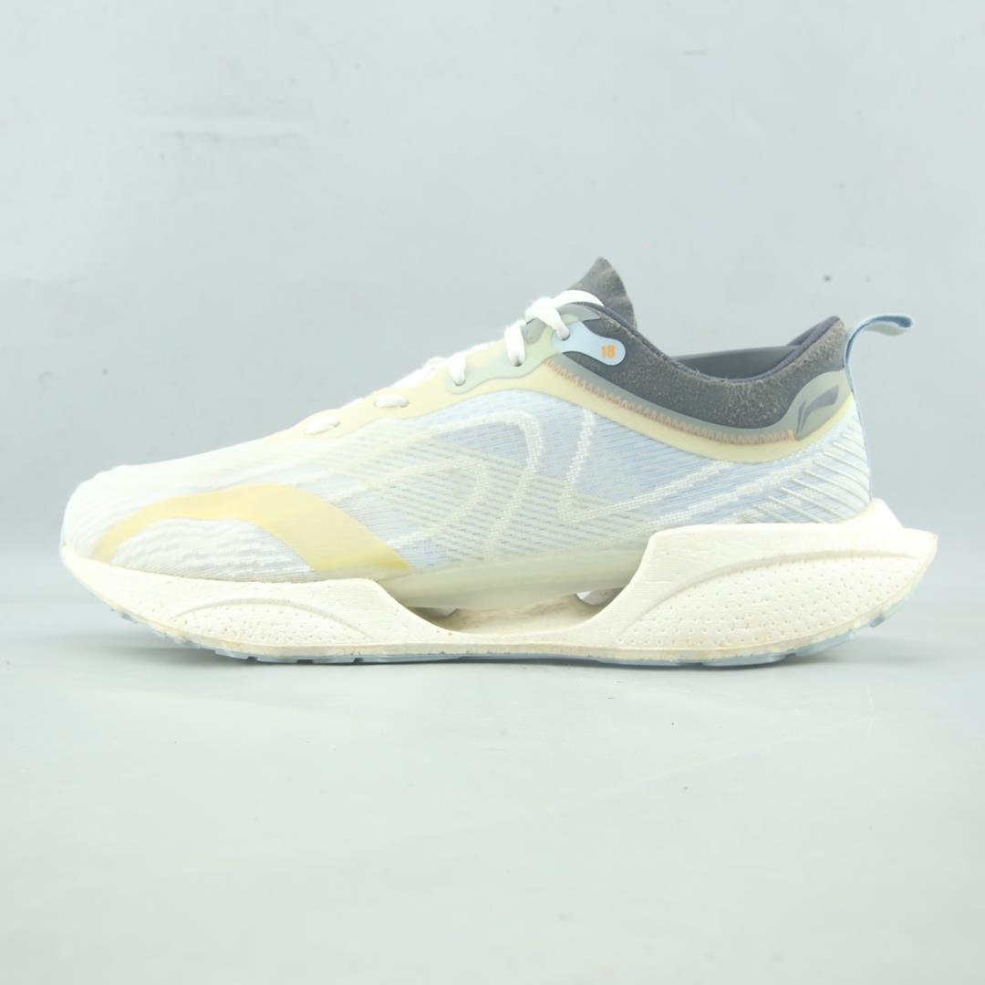 LI-NING SUPER LIGHT 18