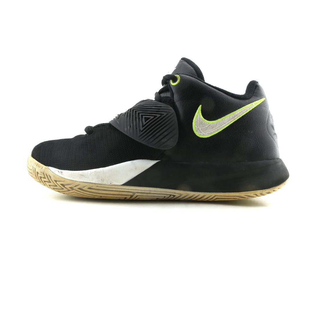 NIKE KYRIE FLYTRAP 3