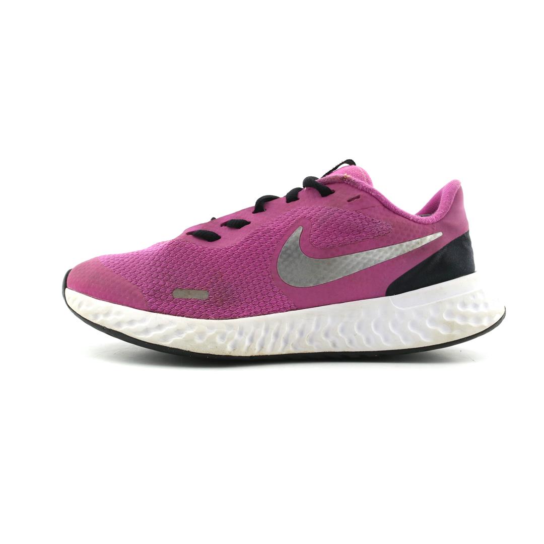 NIKE REVOLUTION 5