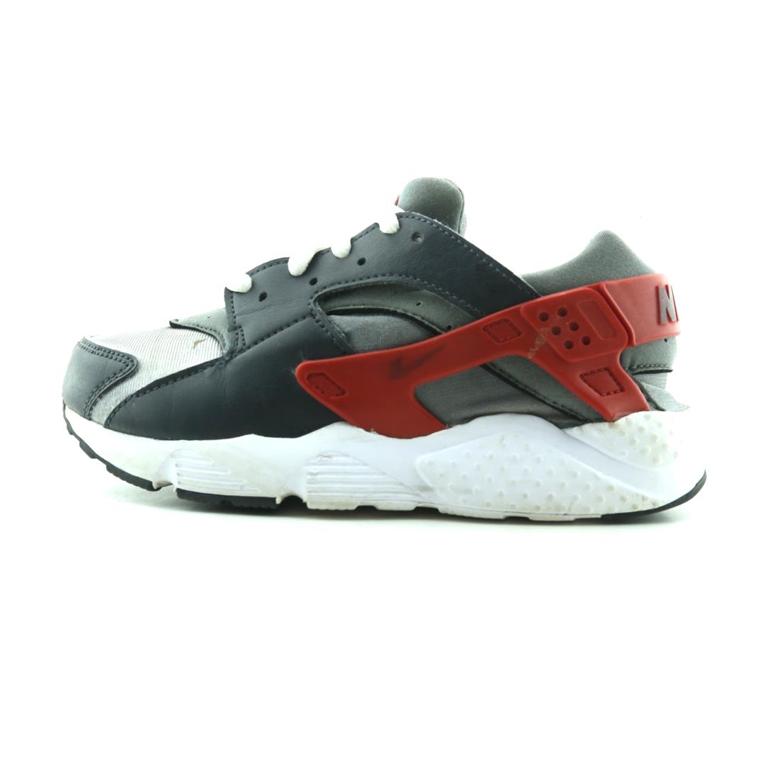 NIKE HUARACHE