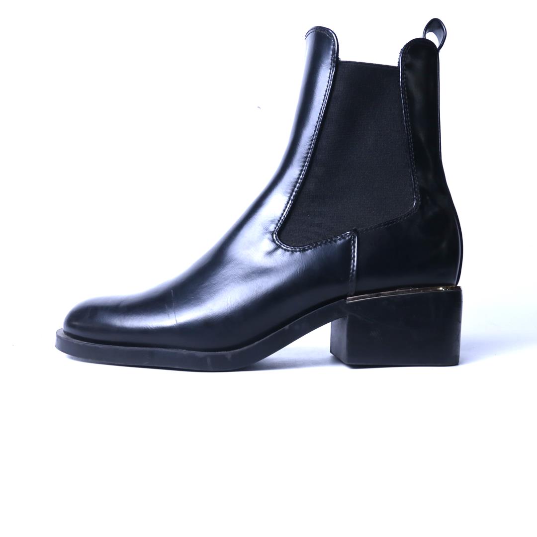 ZARA. .