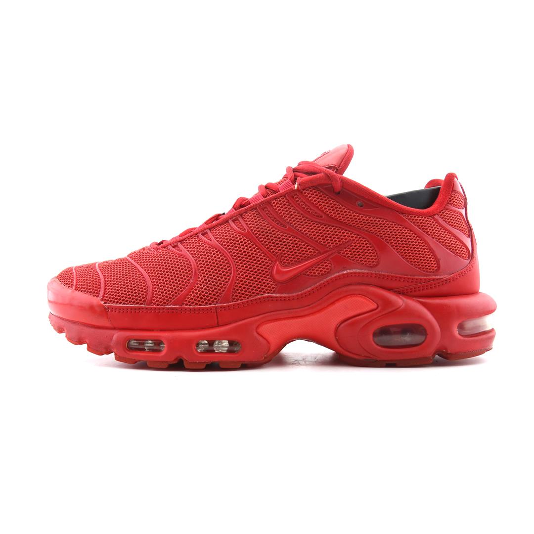 NIKE AIR MAX PLUS