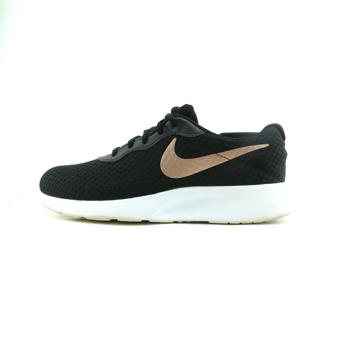 NIKE TANJUN