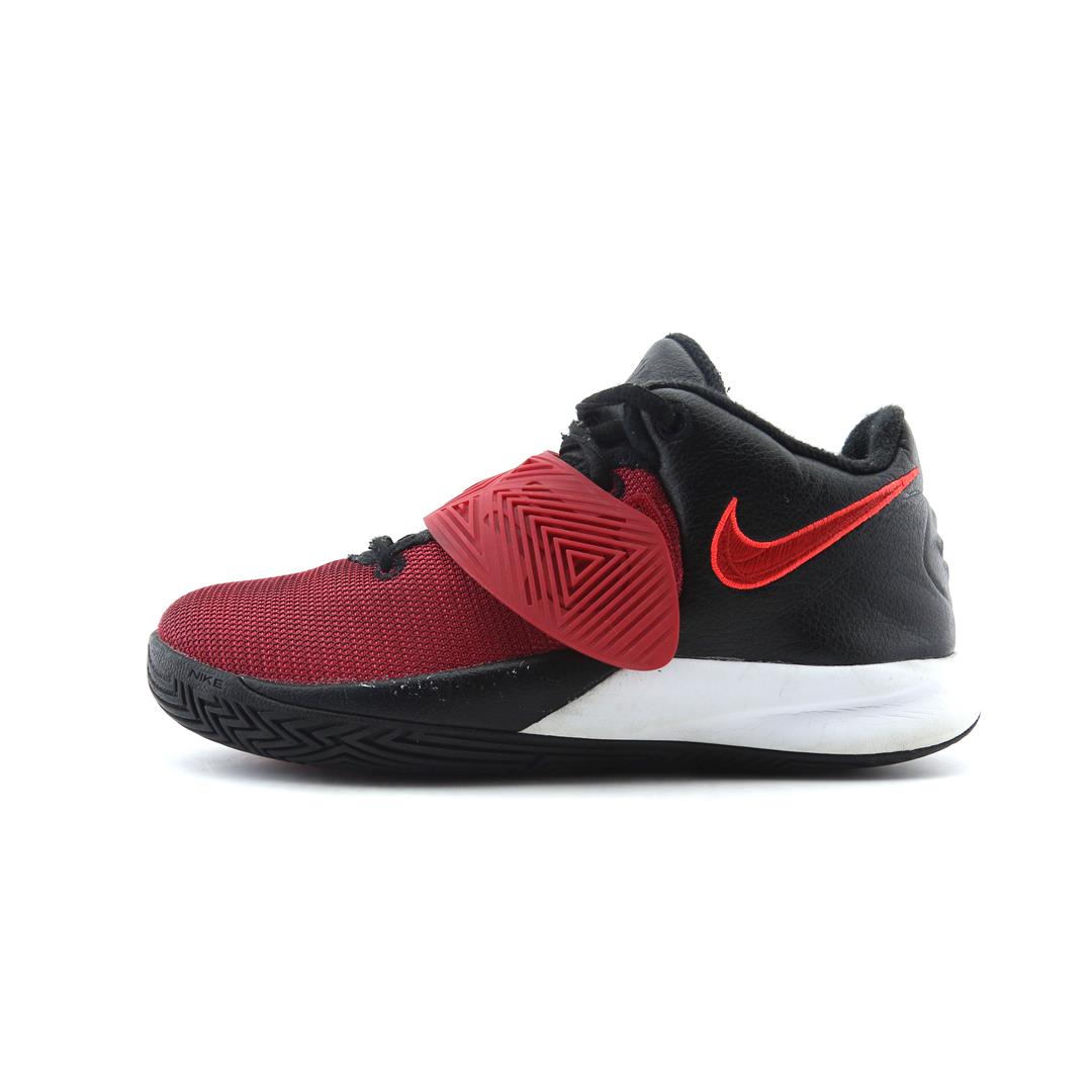 NIKE KYRIE FLYTRAP 6