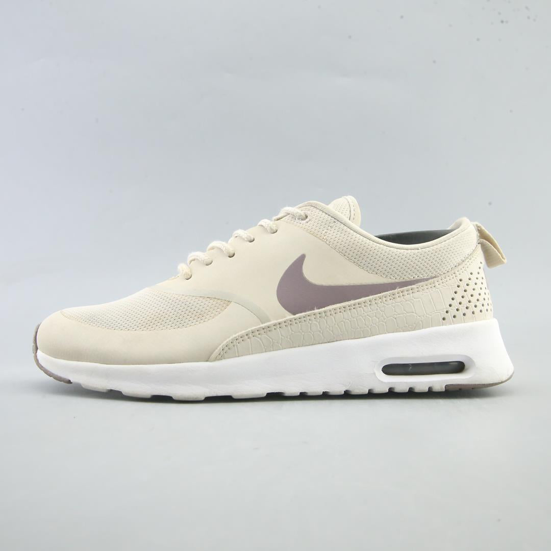 nikes thea