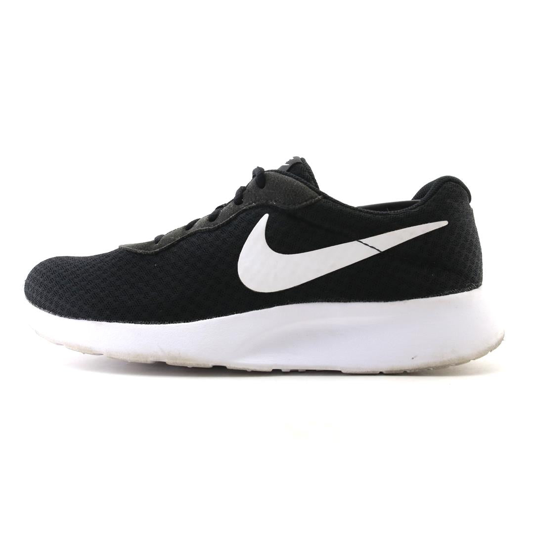 NIKE TANJUN