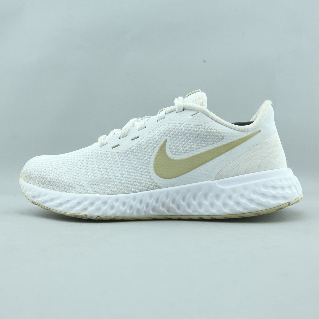 NIKE REVOLUTION 6
