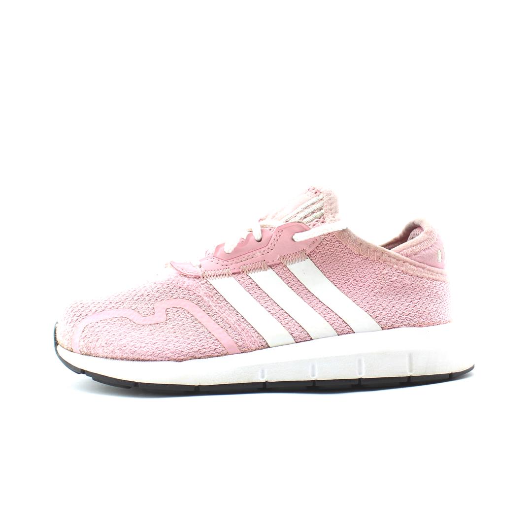 ADIDAS SWIFT RUN X