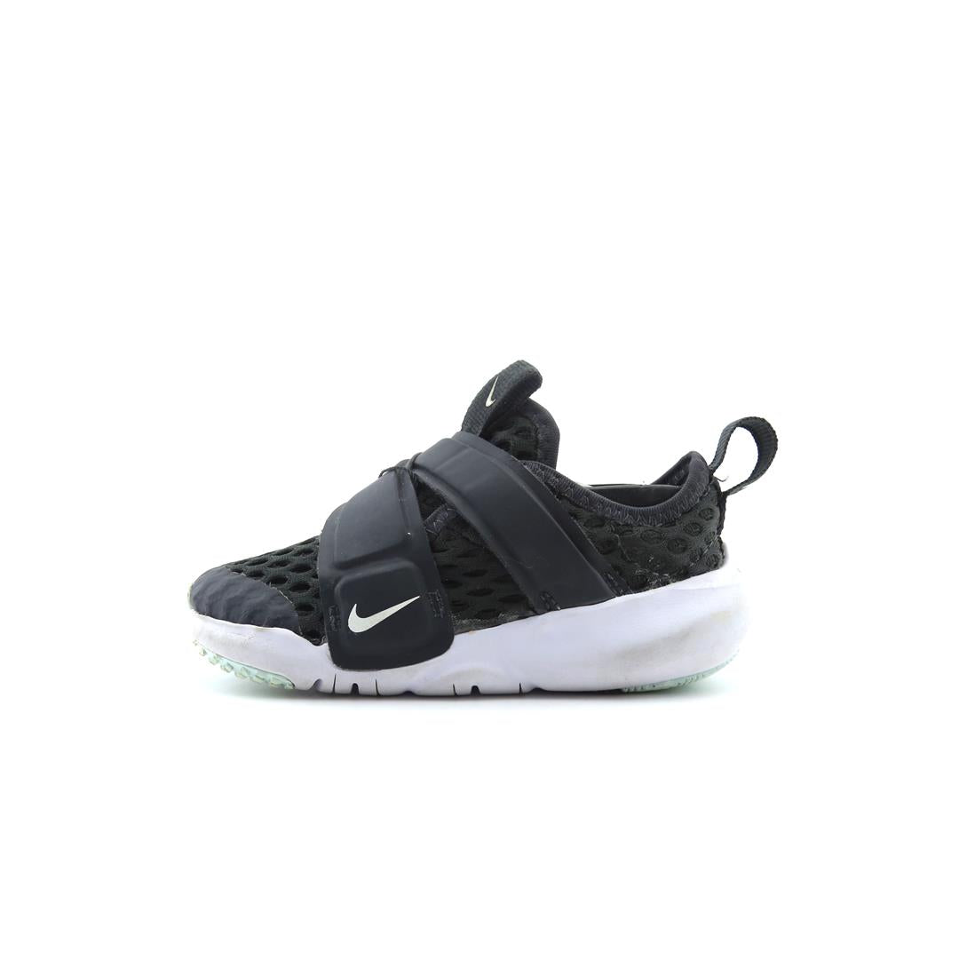 NIKE FLEX ADVANCE