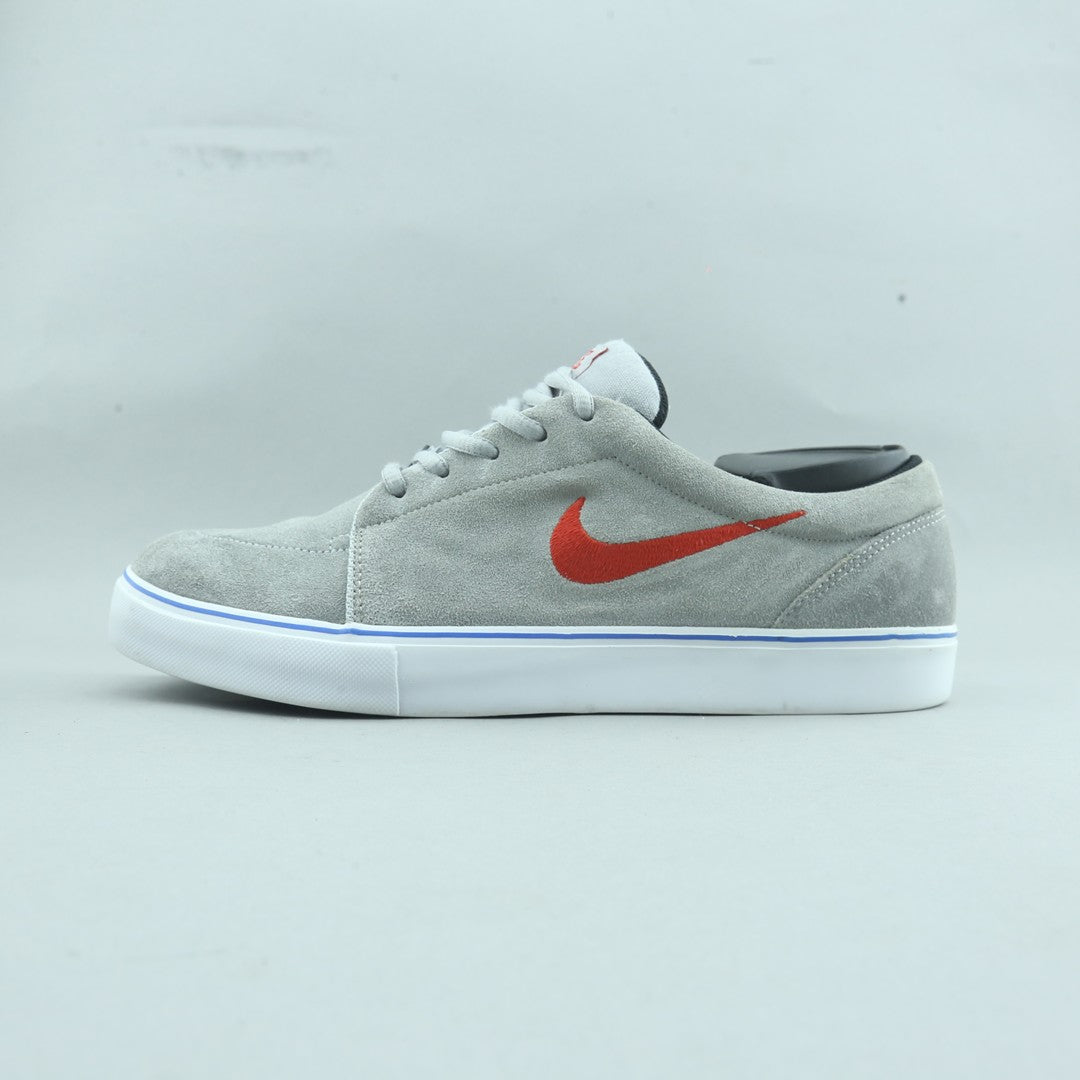 NIKE SB SATIRE