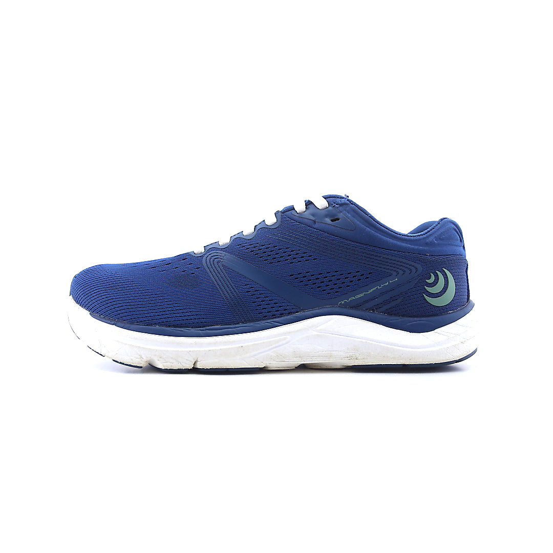 TOPO ATHLETIC MAGNIFLY 4