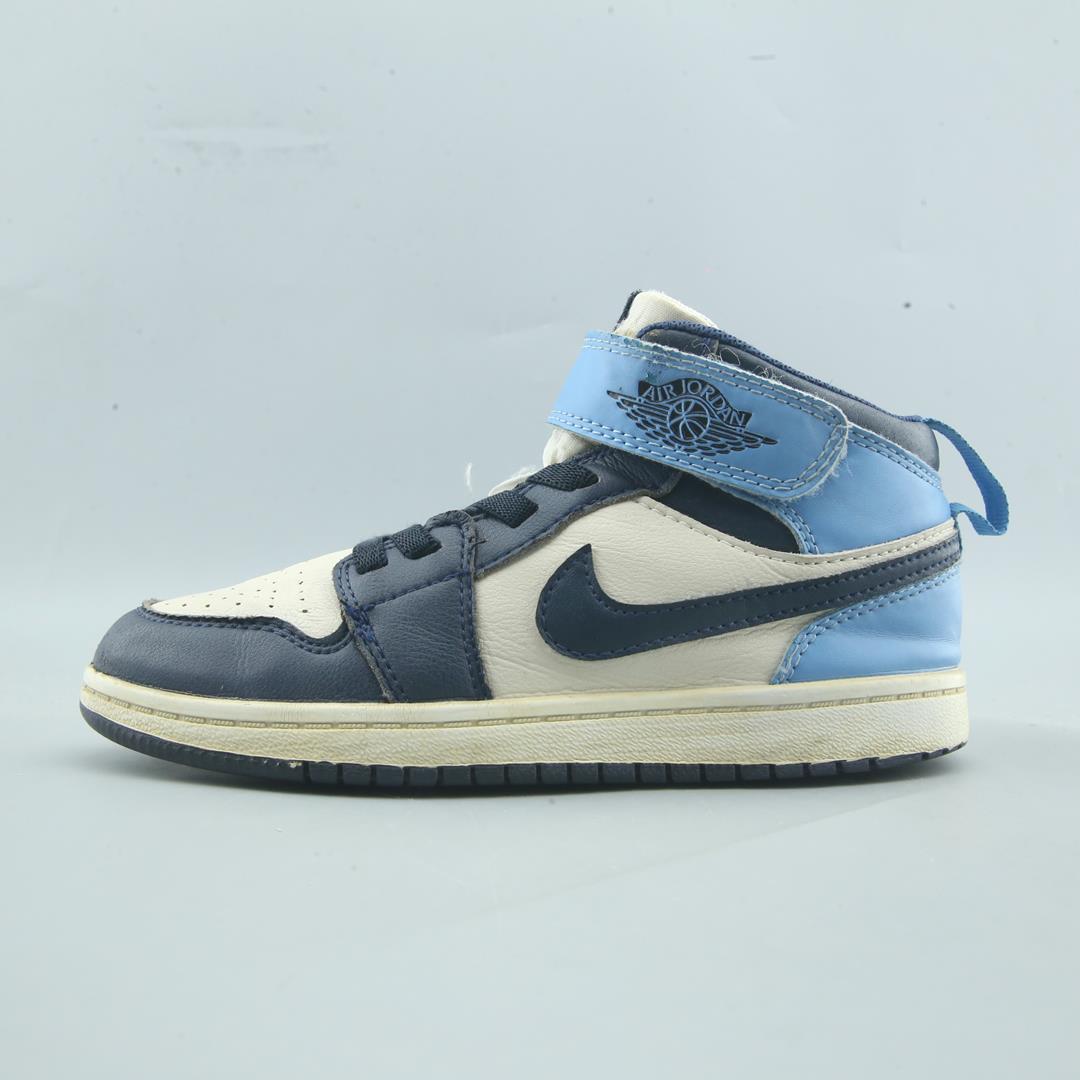 NIKE AIR JORDAN 1 RETRO