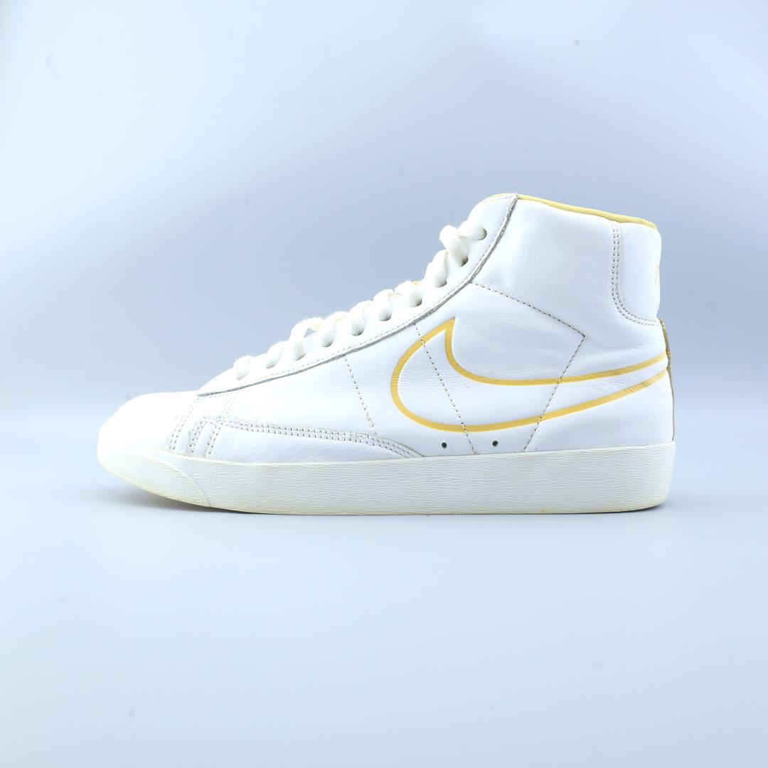 NIKE BLAZER MID