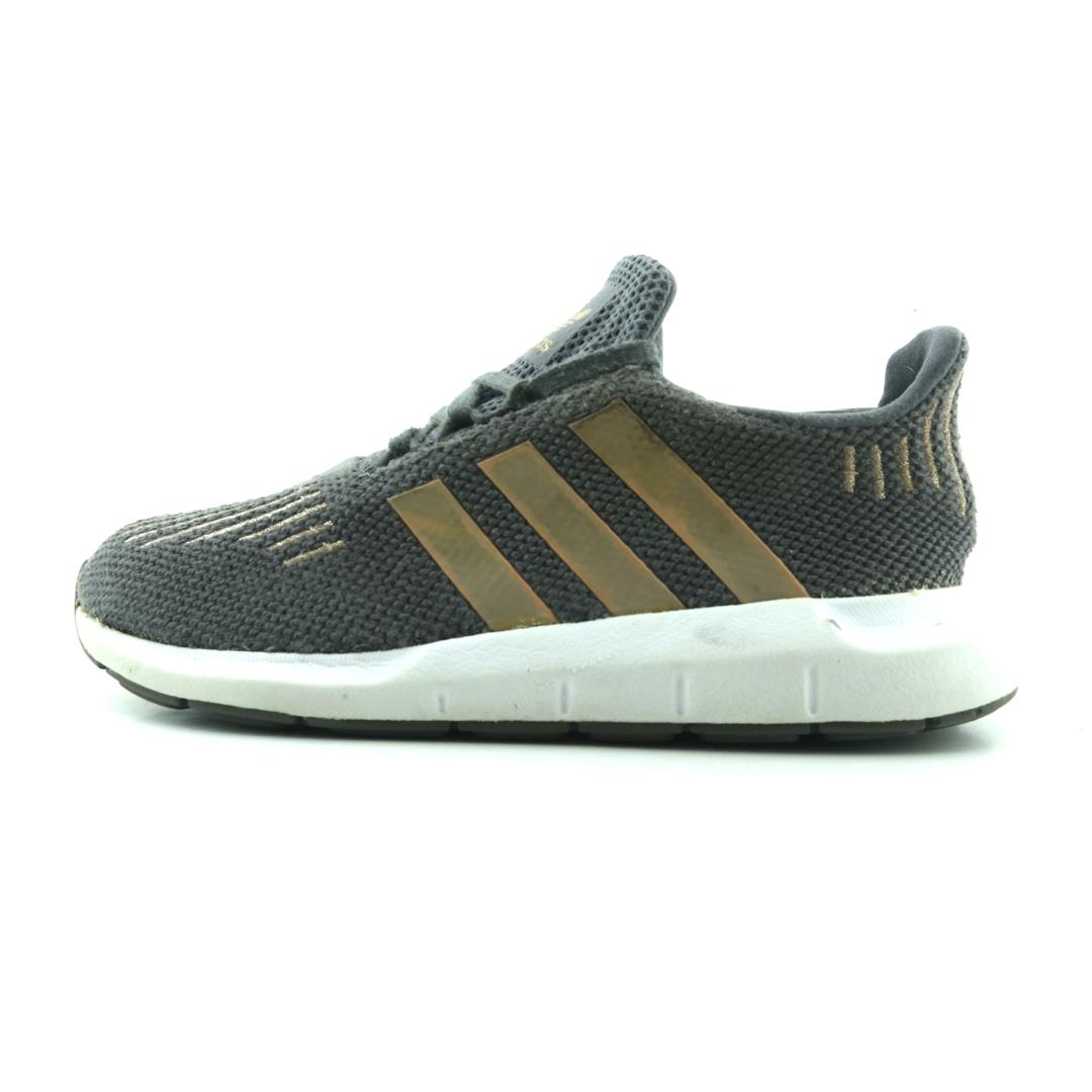 ADIDAS SWIFT RUN