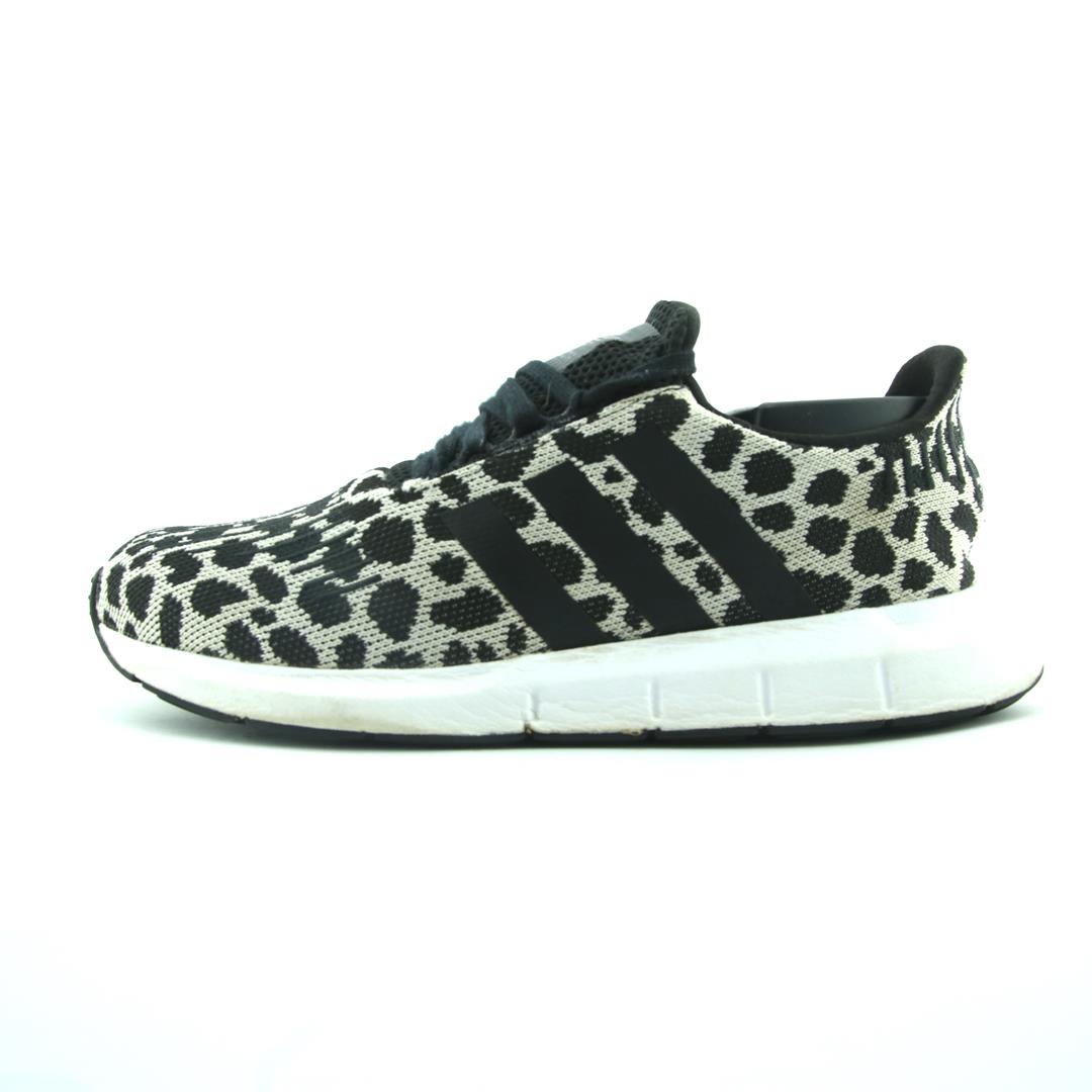 ADIDAS SWIFT RUN