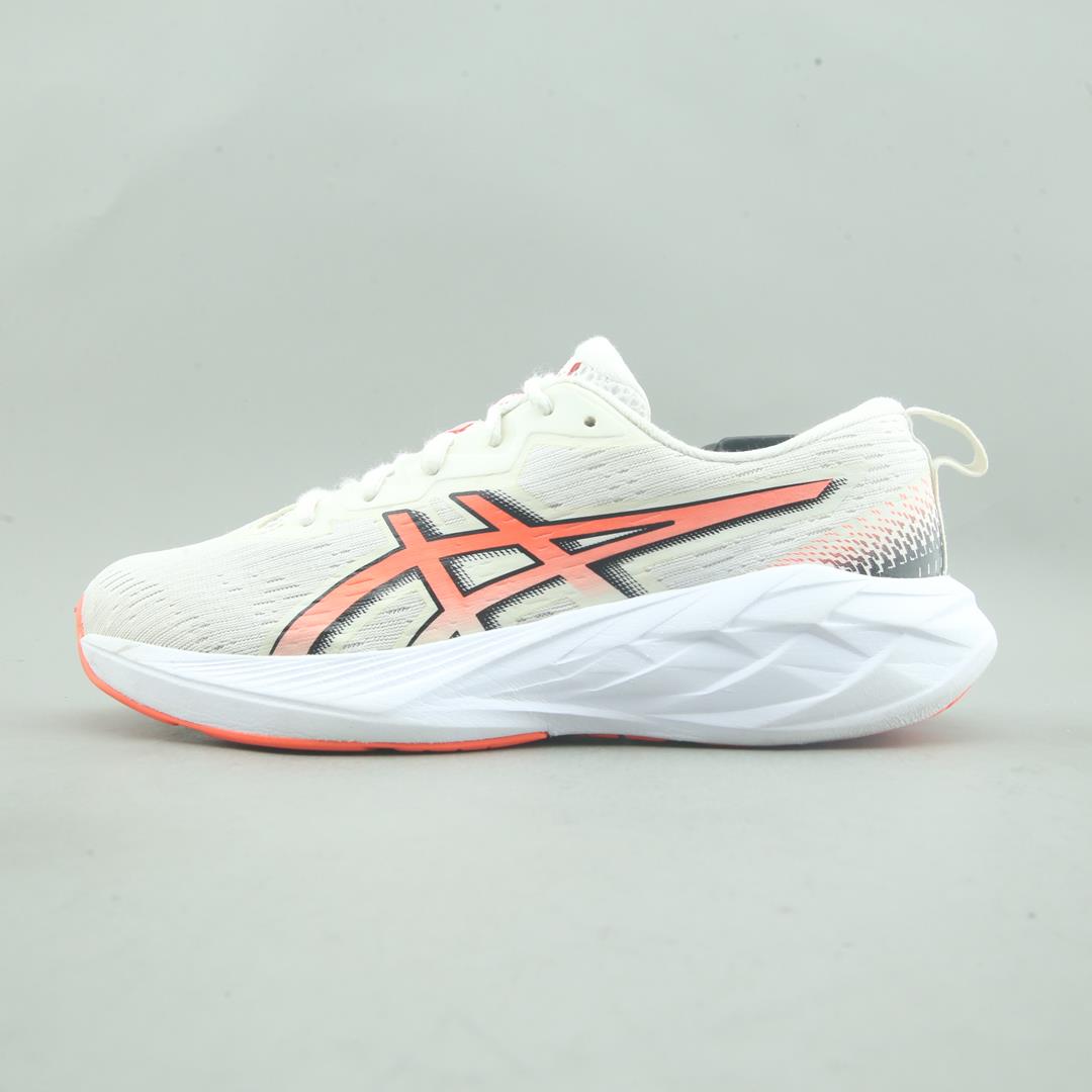 ASICS NOVABLAST 4