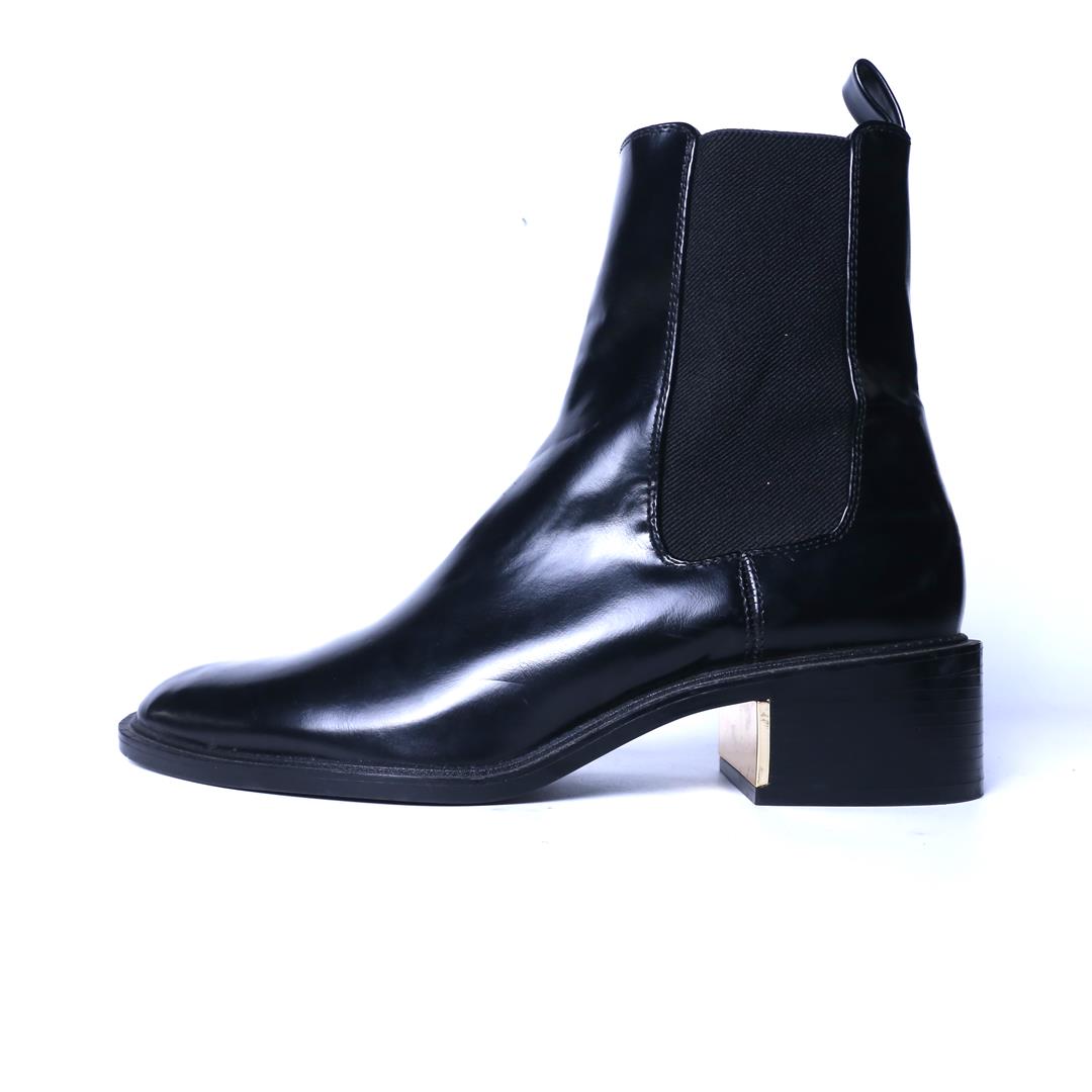 ZARA. .