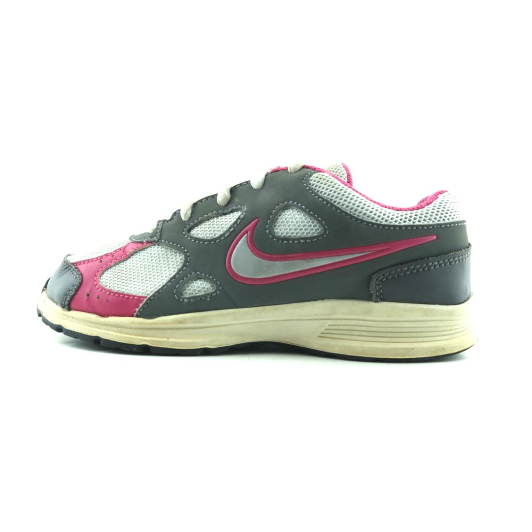 NIKE ADVANTAGE RUNNER 2