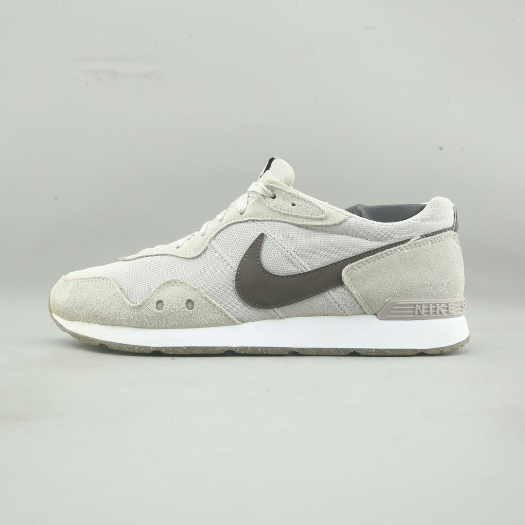 NIKE VENTURE RUNNER