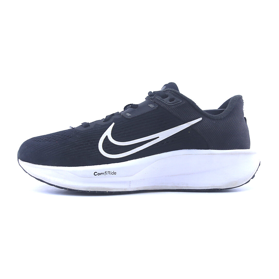 NIKE QUEST 6