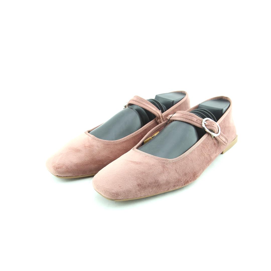 ZARA. .