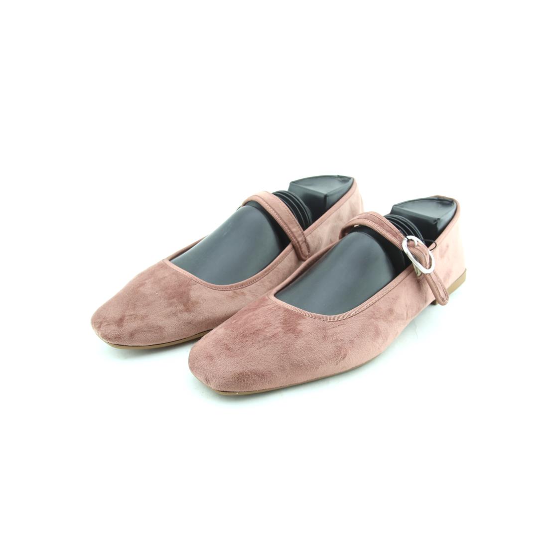 ZARA. .
