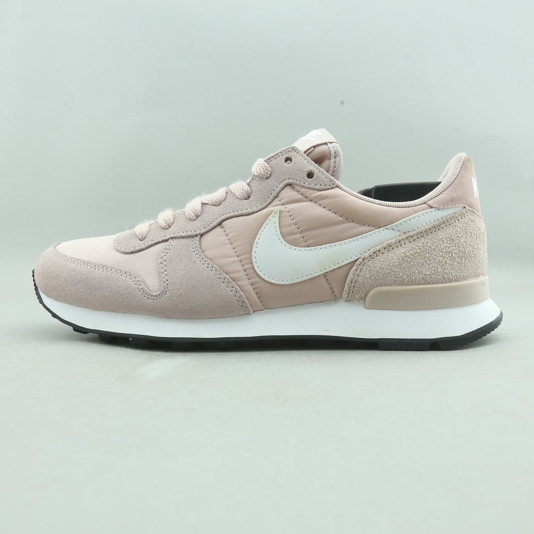 NIKE INTERNATIONALIST