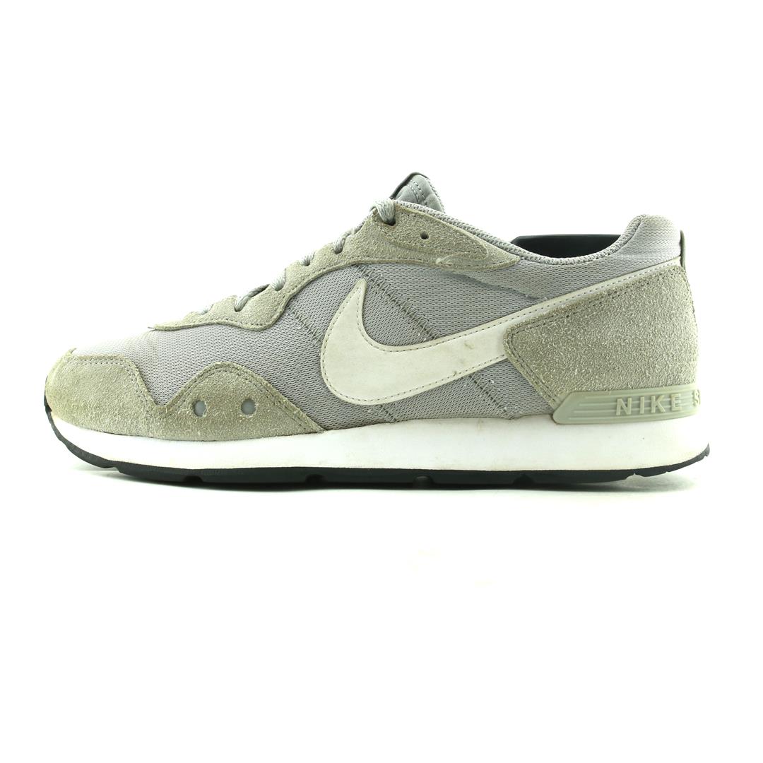 NIKE VENTURE RUNNER