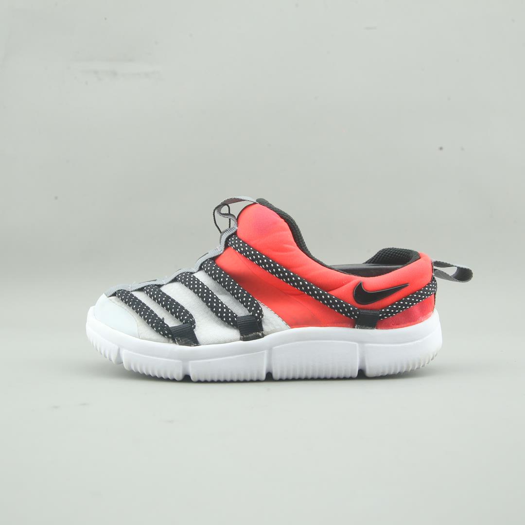 NIKE NOVICE