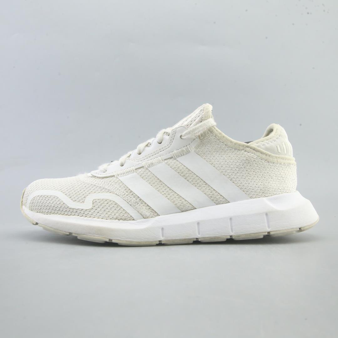 ADIDAS SWIFT RUN X