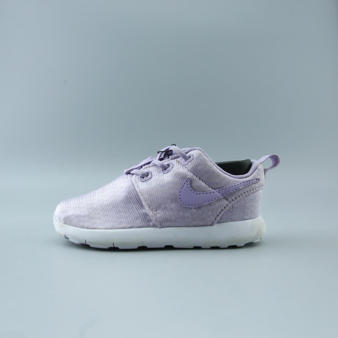NIKE ROSHE ONE
