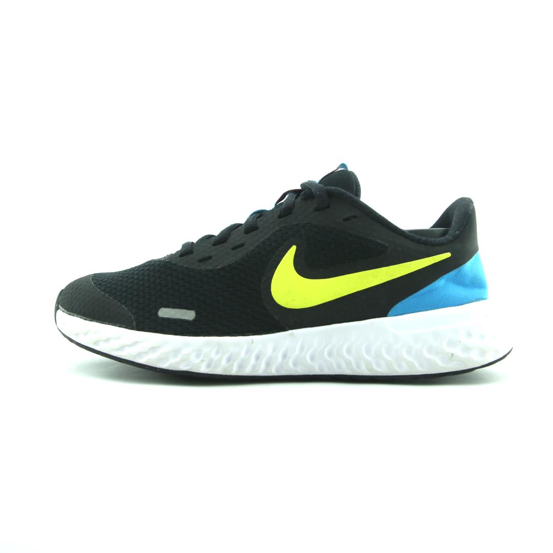 NIKE REVOLUTION 5