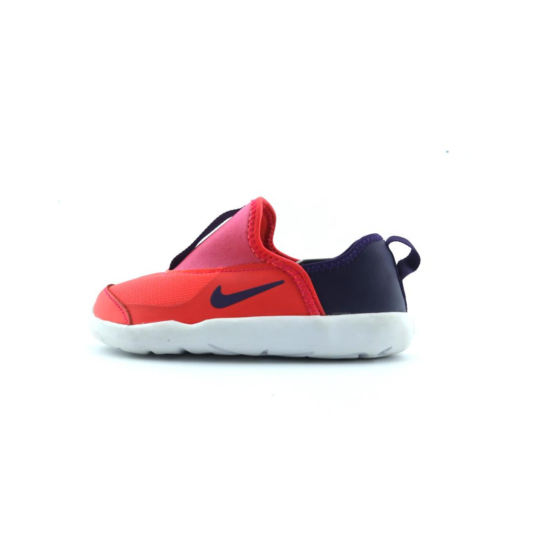 NIKE SWOOSH