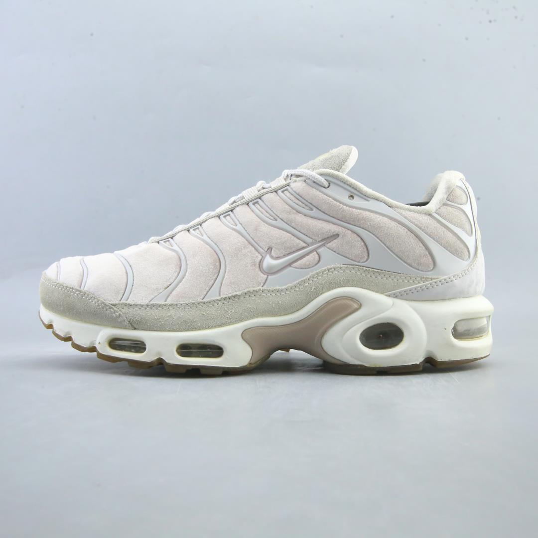 NIKE AIR MAX PLUS