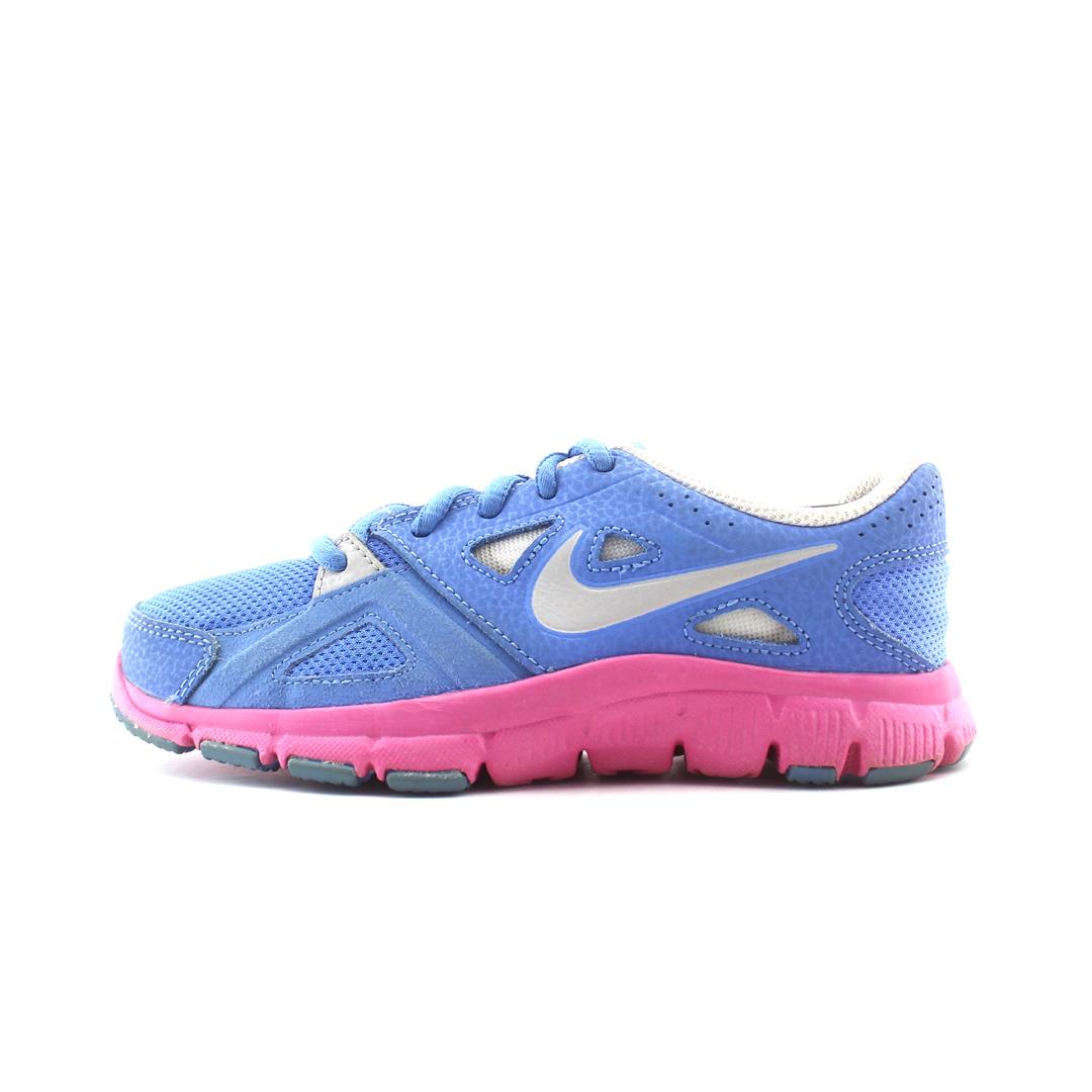 NIKE .