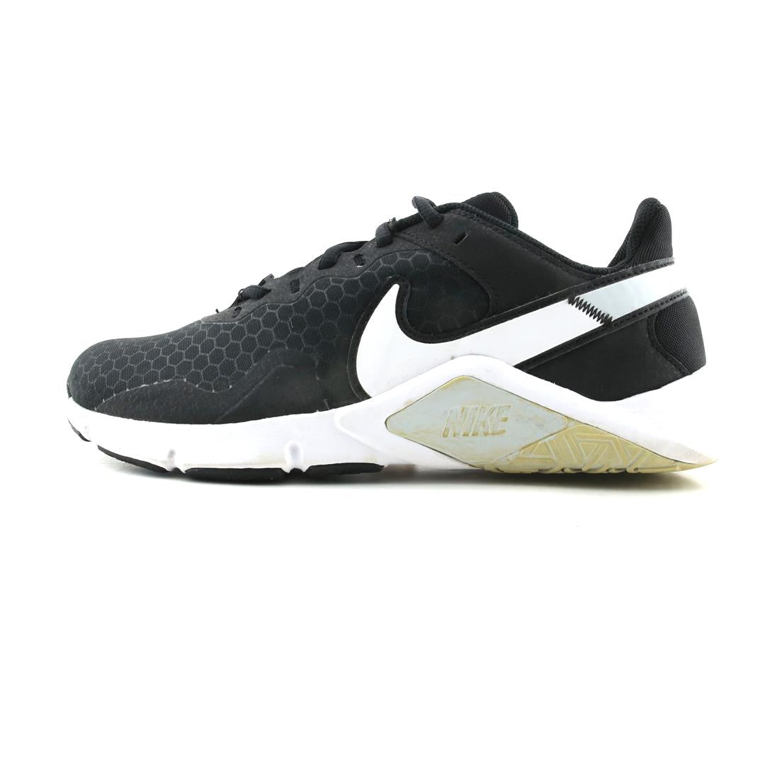 NIKE LEGEND ESSENTIAL 2