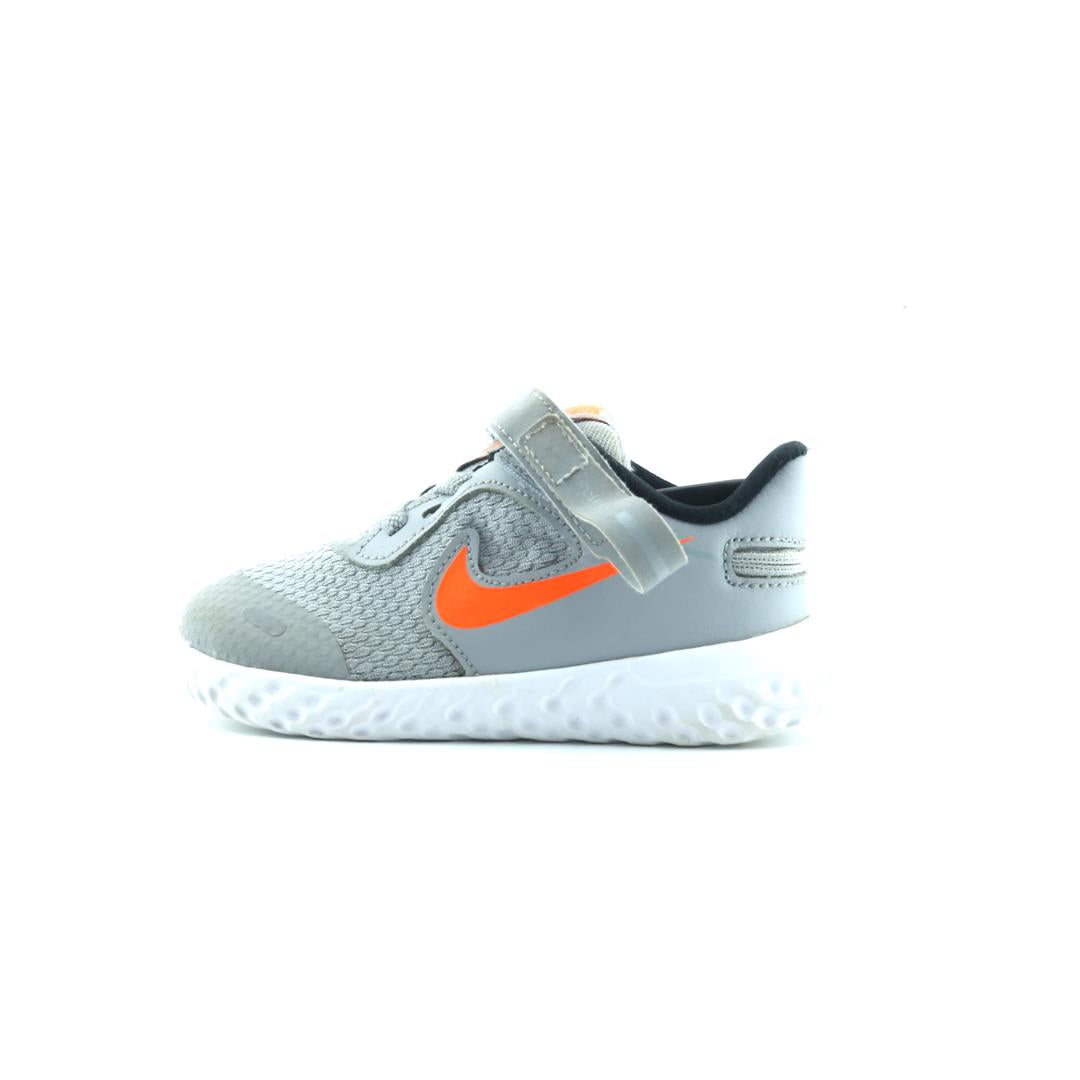 NIKE REVOLUTION 5 FLYEASE