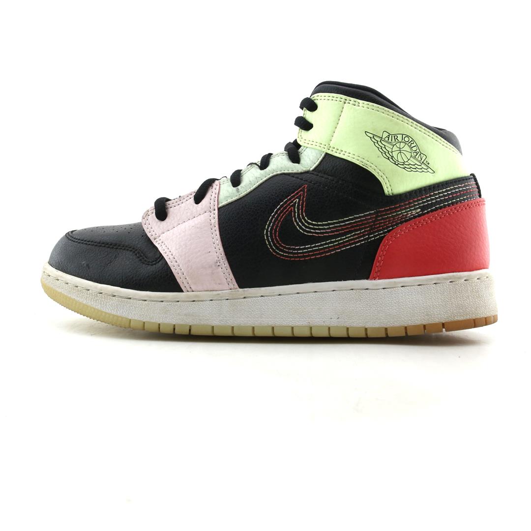 NIKE AIR JORDAN 1 MID