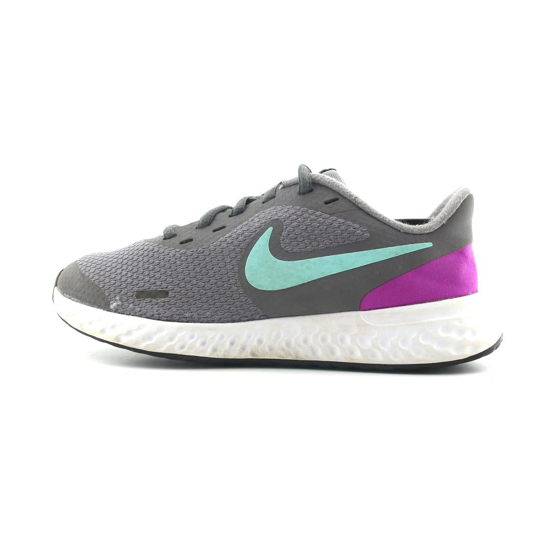 NIKE REVOLUTION 5