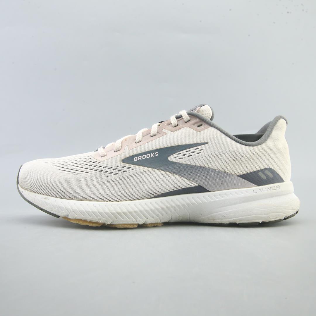 BROOKS LAUNCH 8