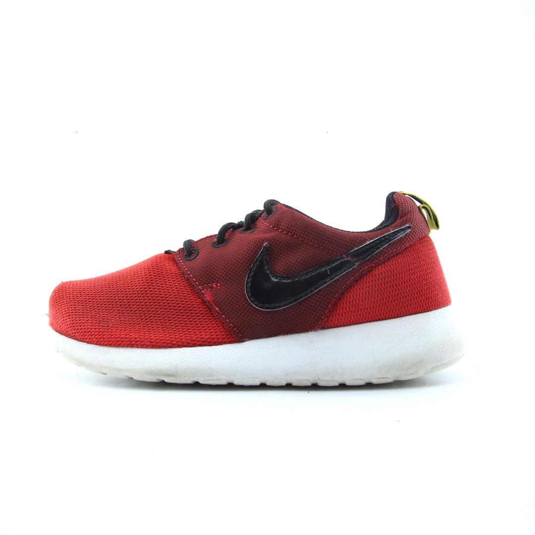 NIKE ROSHE ONE