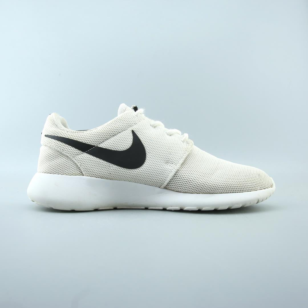 NIKE ROSHE ONE